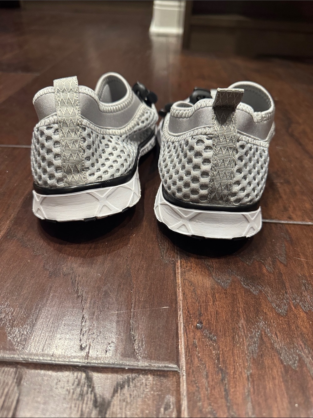 Zhuanglin Women's Lightweight Breathable Gray Water Shoes - Picture 5 of 5